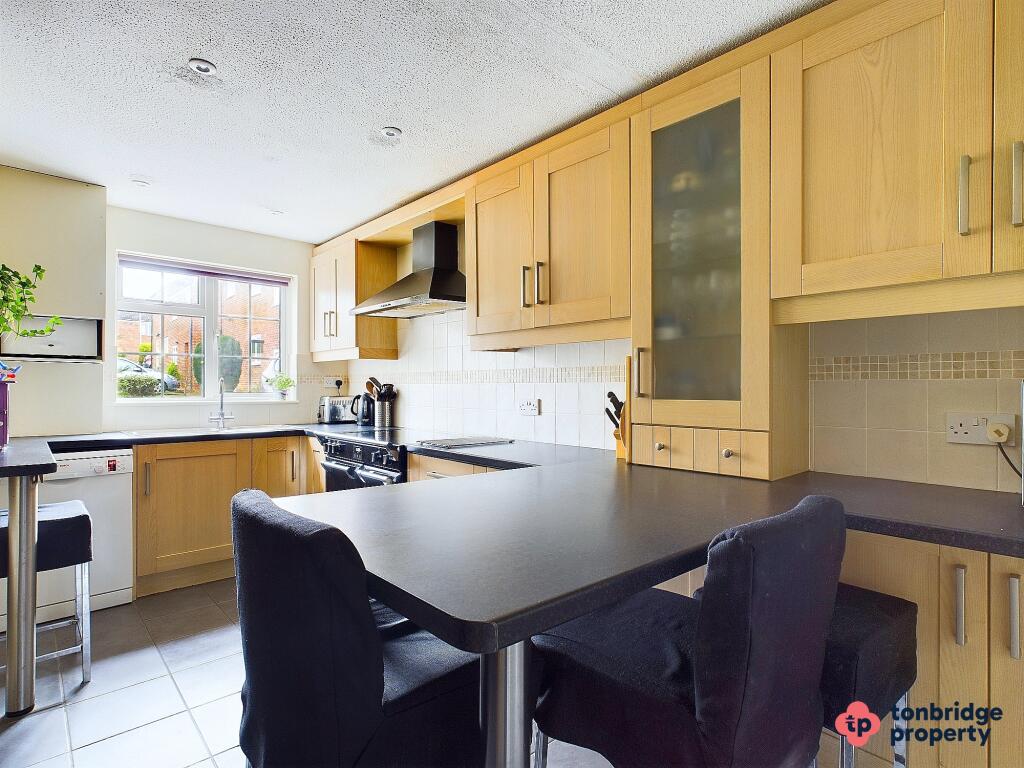 CAM03742G0-PR0016-STILL033