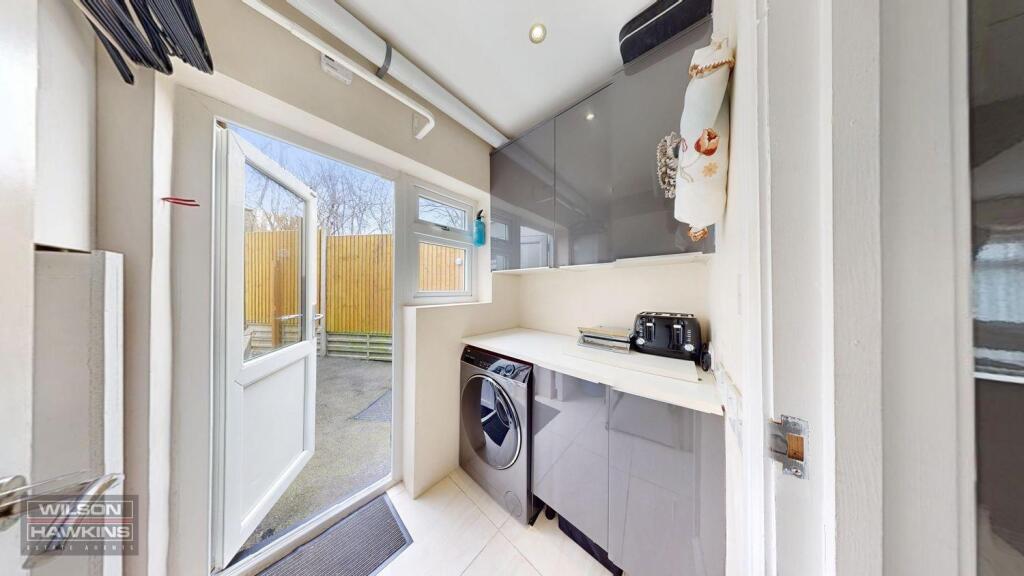 17 Old Kenton Lane, - bKbELemLvGlRvzTBXuYY.jpg