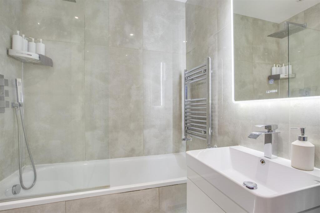 Flat 2 Swilley Gardens, Oxford Road, HP14 3NZ-10.j