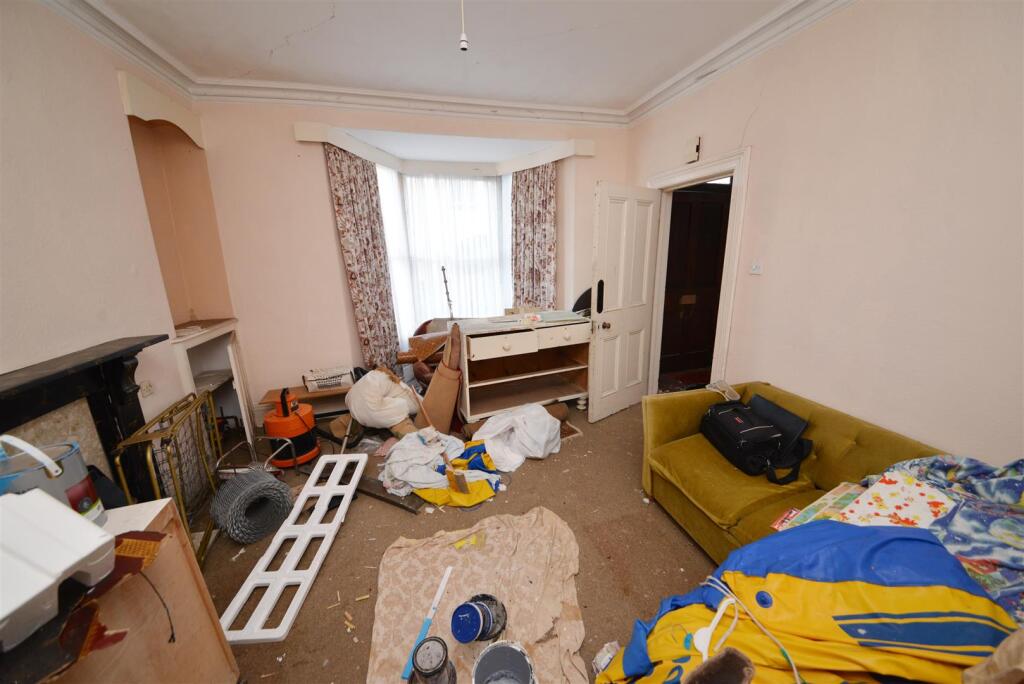 Lounge (Garden Flat)