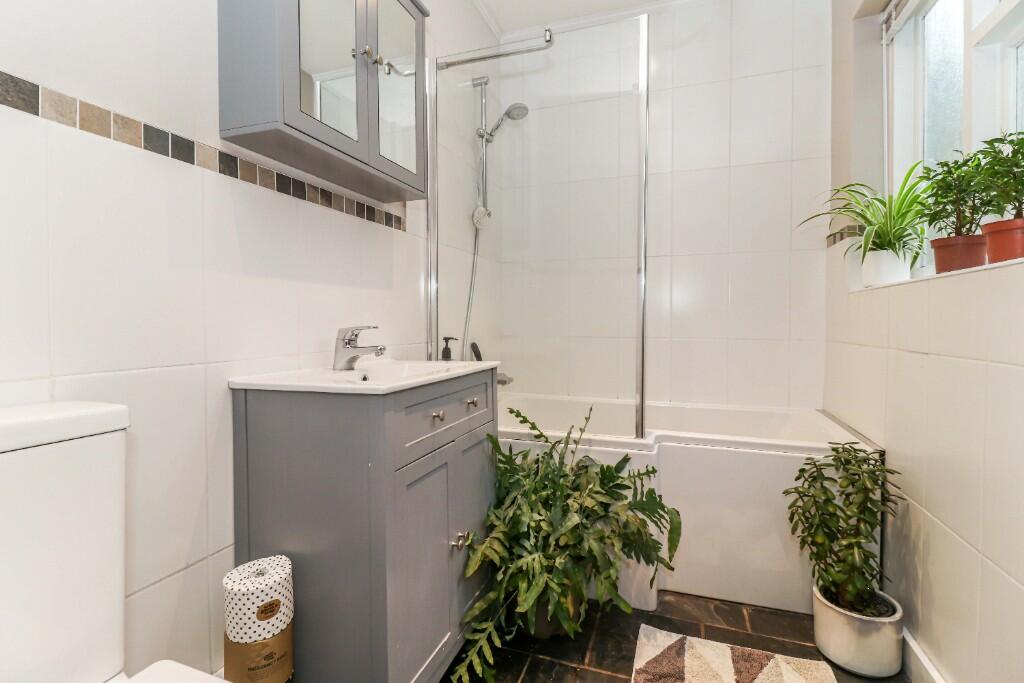 Bath/shower room
