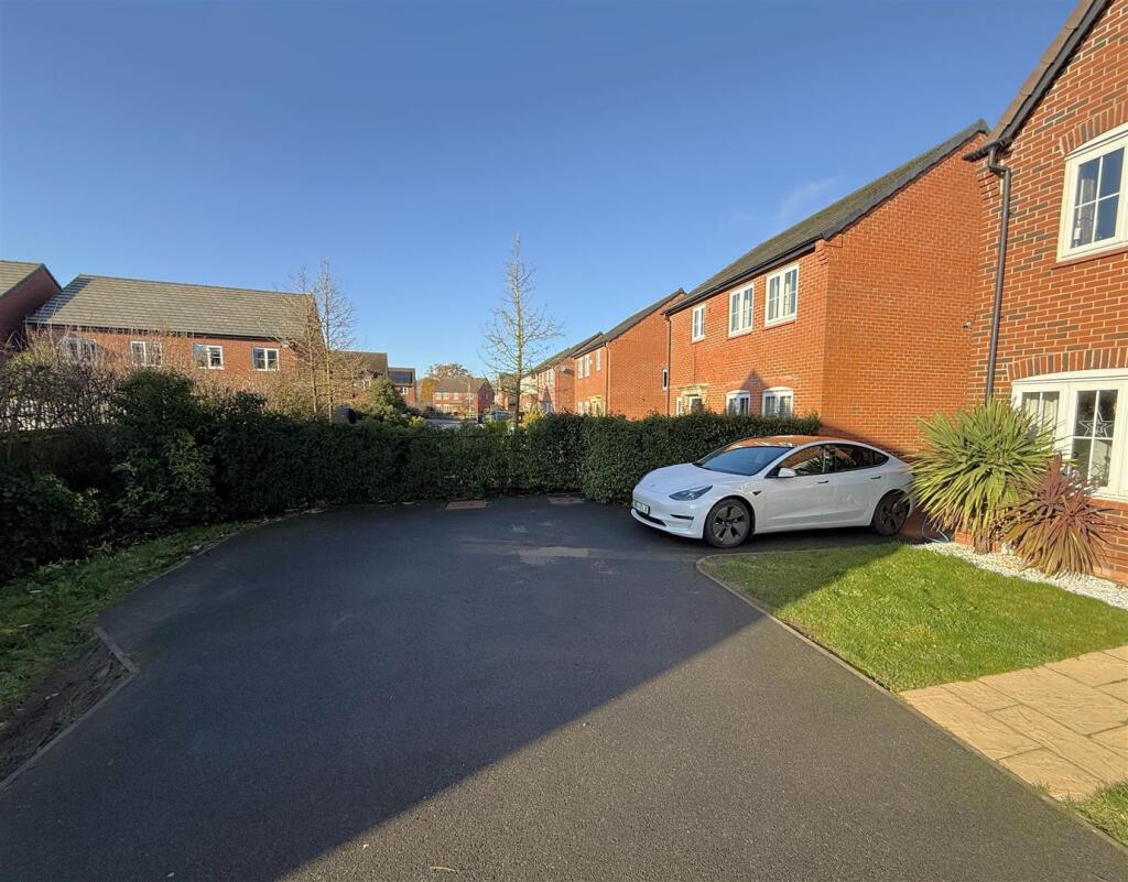 Driveway - Parking.JPG