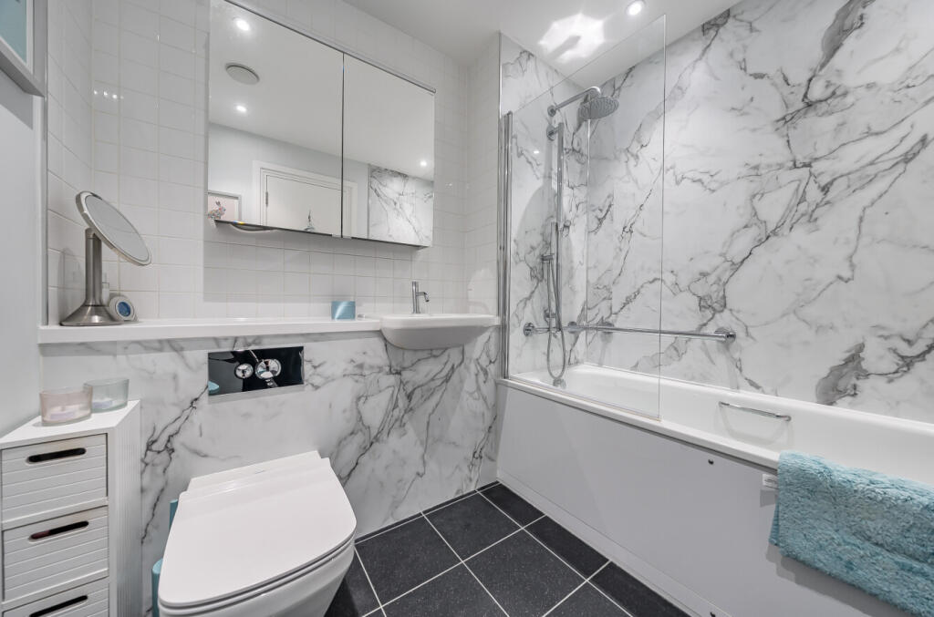 En-Suite Bathroom