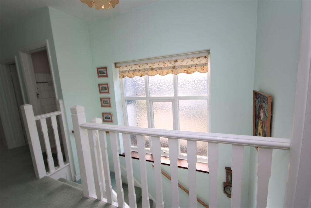 FIRST FLOOR LANDING: