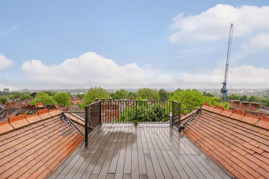 BALCONY1 (1).jpg