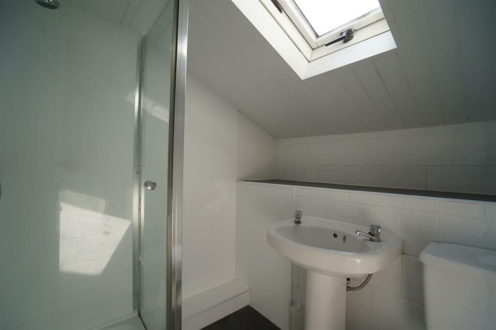 Top Bathroom.JPG