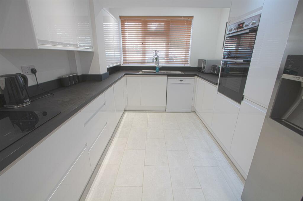 kitchen1.jpg