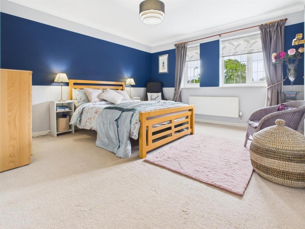 PRINCIPAL BEDROOM