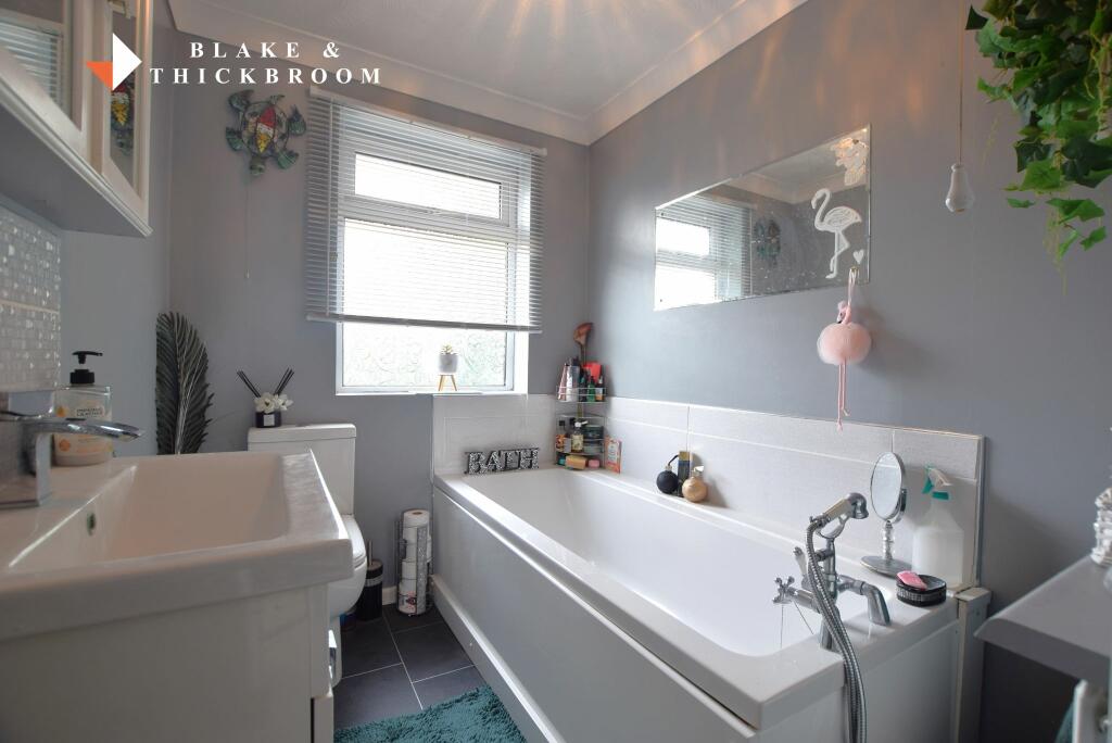 EN SUITE BATHROOM