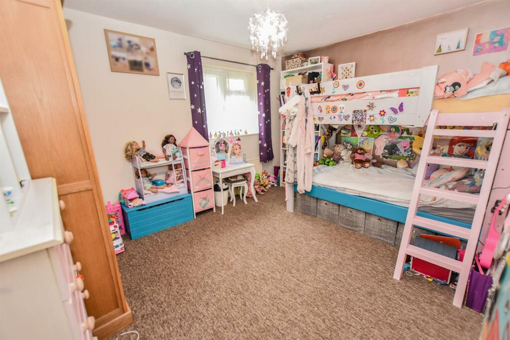 bed 1.jpg