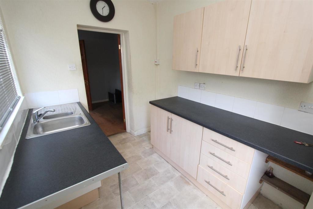 Kitchen 2.jpg