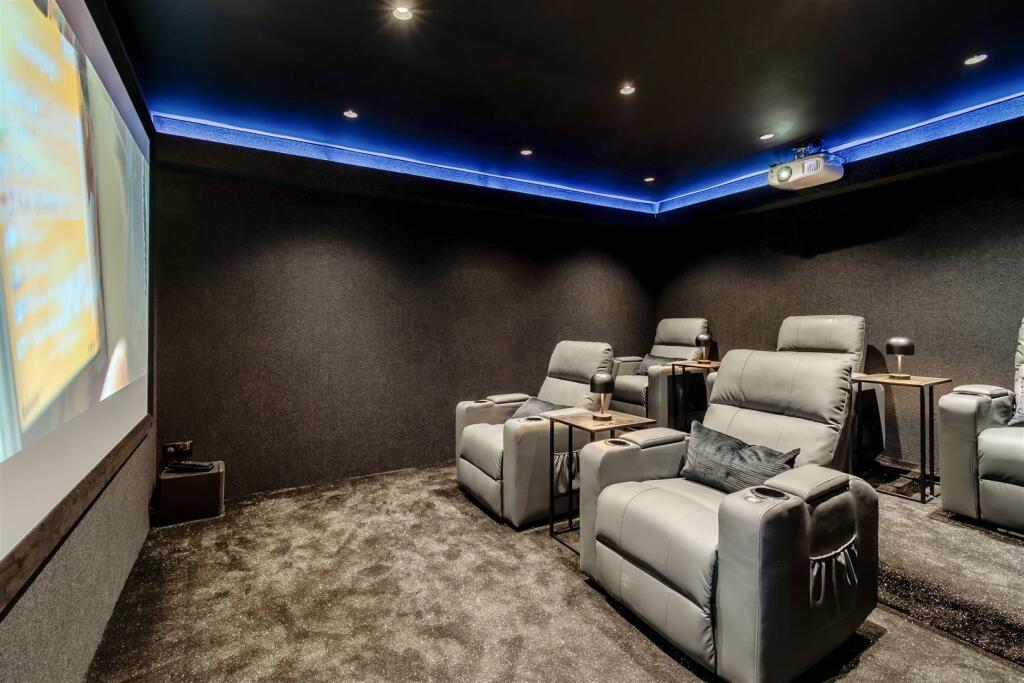 8628166-interior25.jpg