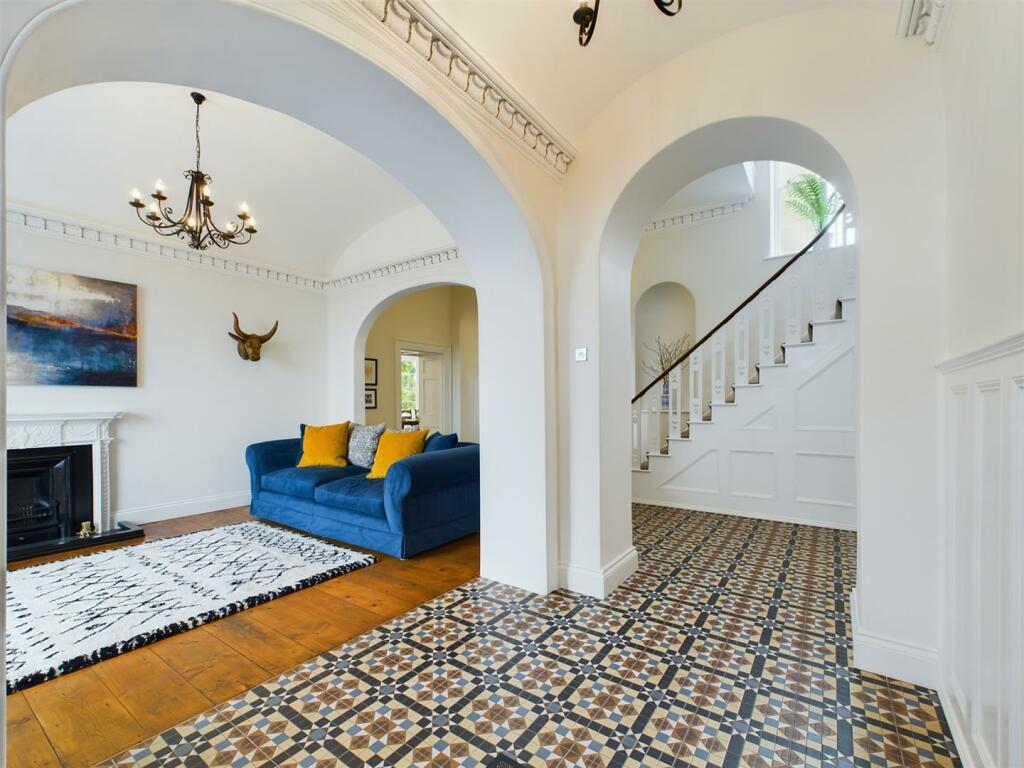 Hallway 1.jpg