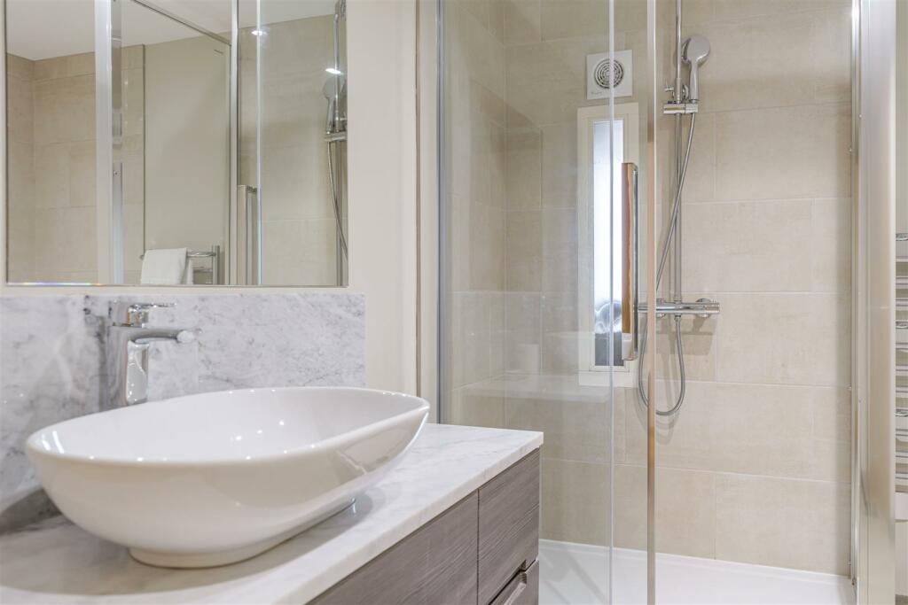 8508933-interior32.jpg