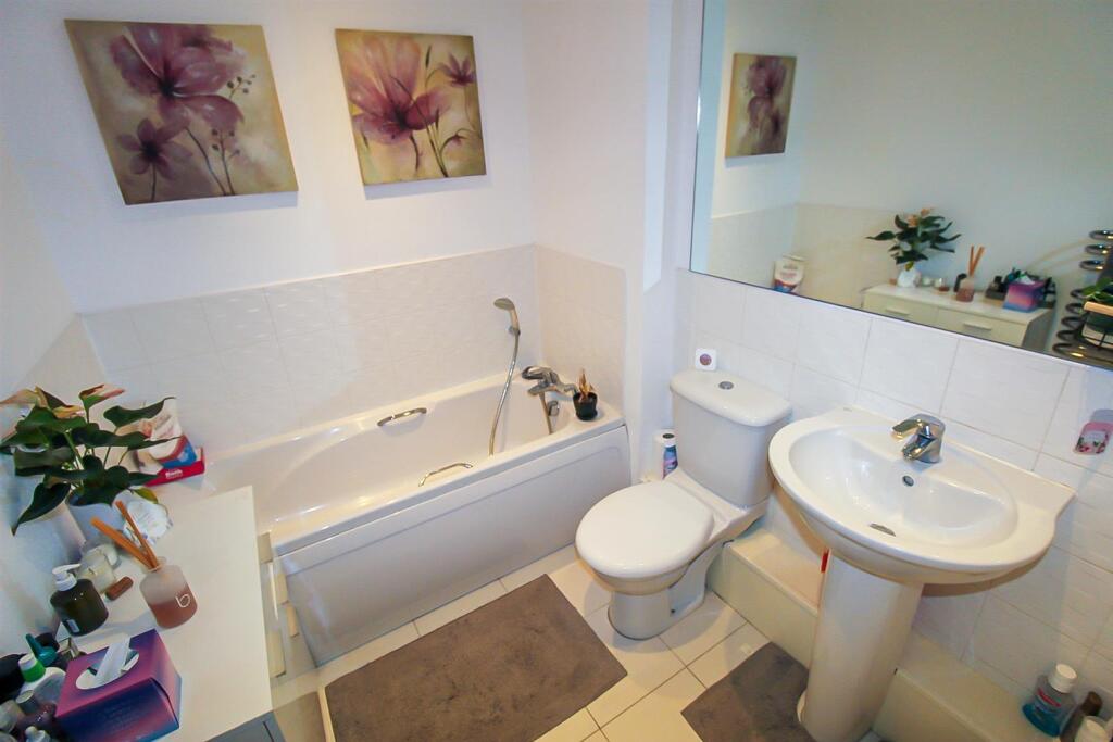 BATHROOM/W.C.