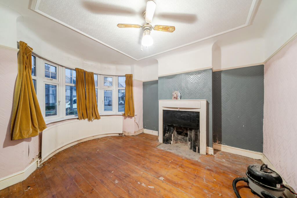 1376686-9-690cd89...