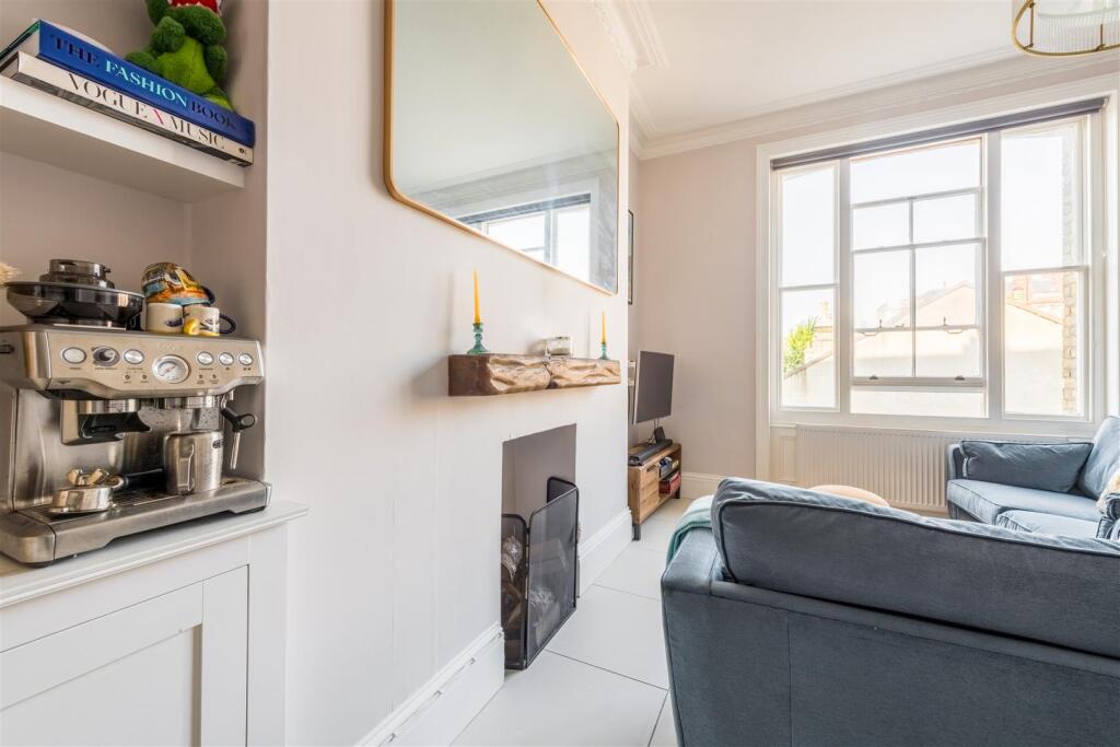 Flat 10, Grand Avenue Mansions-18.jpg
