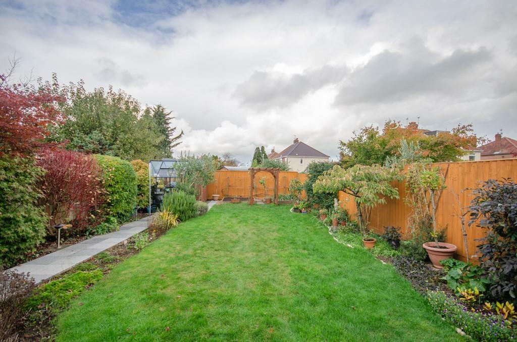 Rear garden pic 2.jpg