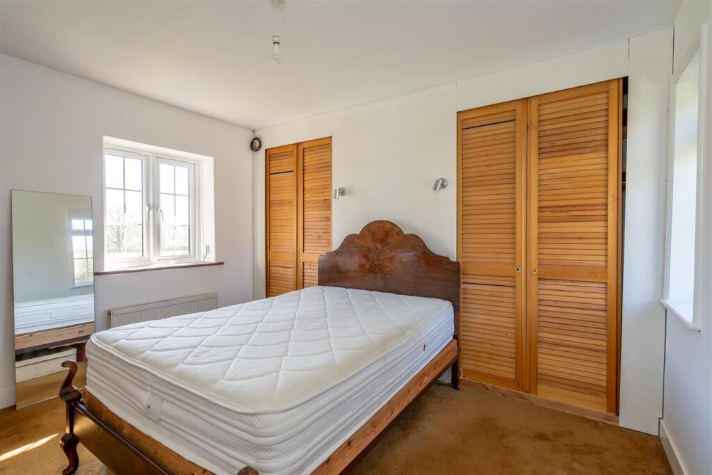 Bedroom 1.jpg