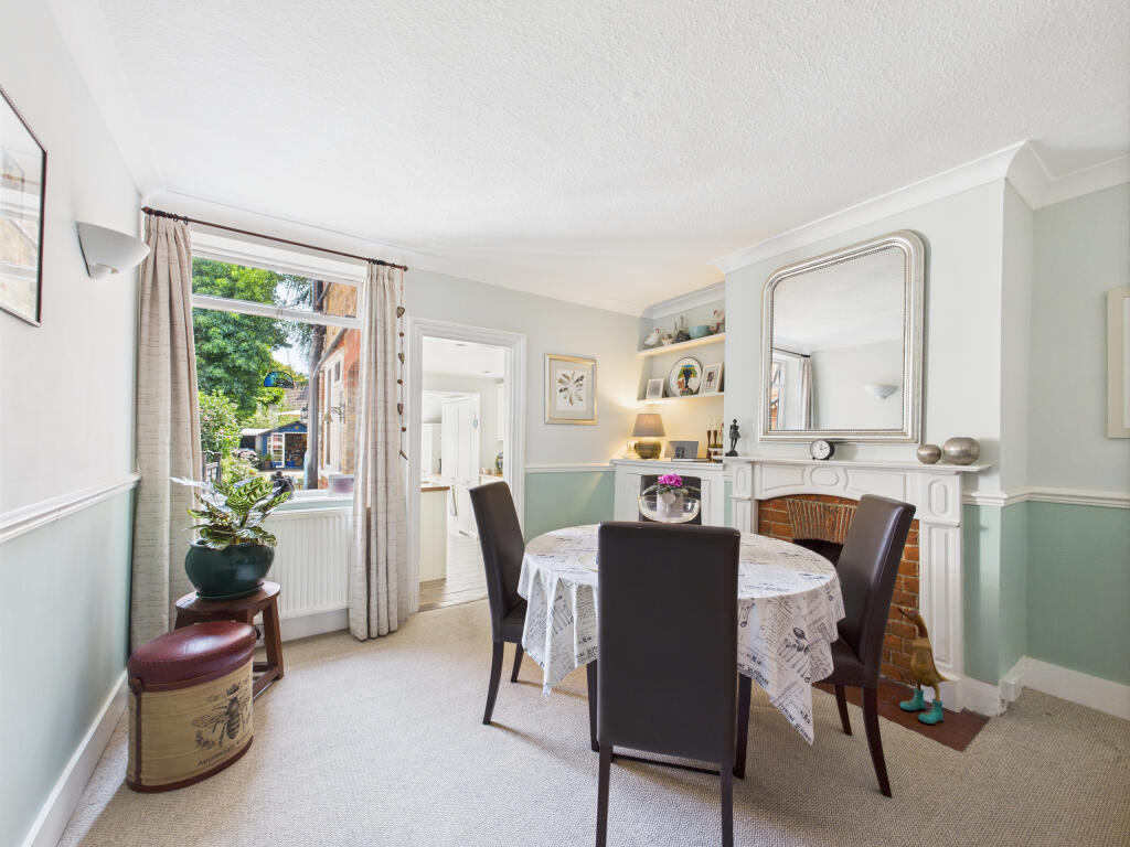 CAM01354G0-PR0572-STILL003