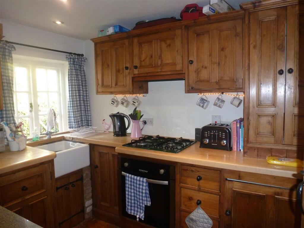 Fox Yard Cottage kit.jpg.JPG