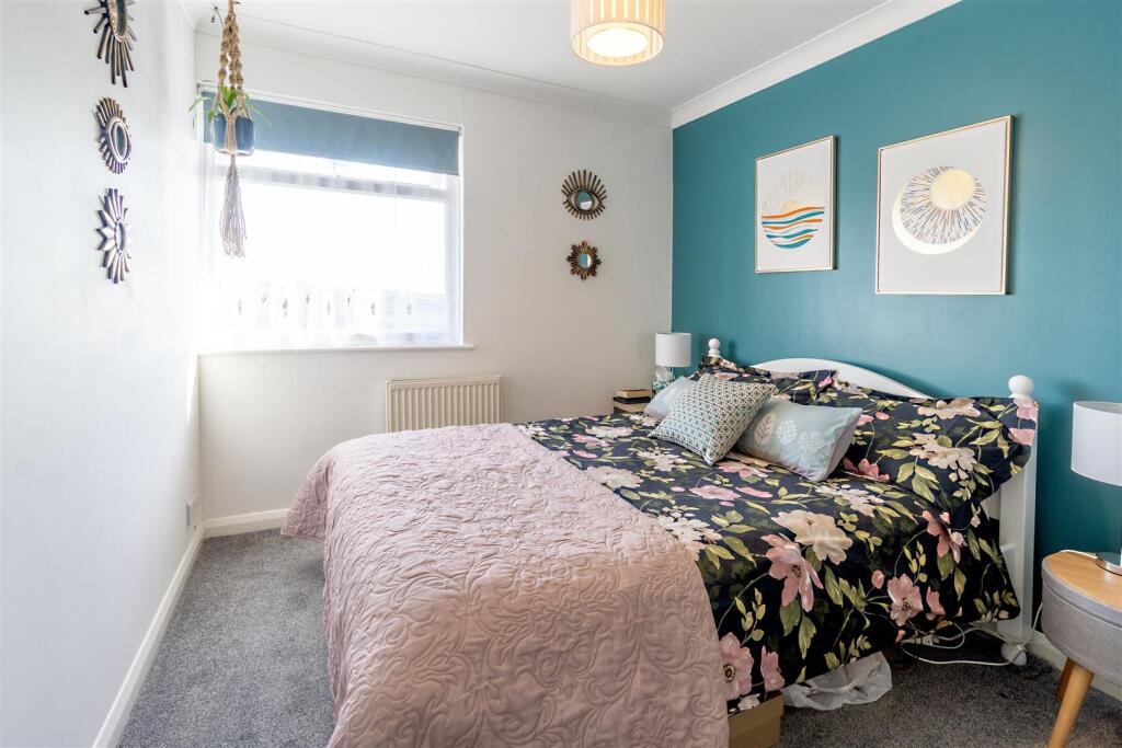 Bedroom 1.jpg