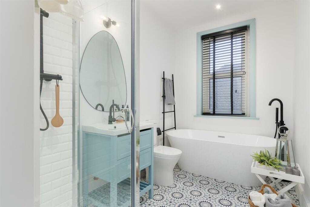 Bathroom 1-1
