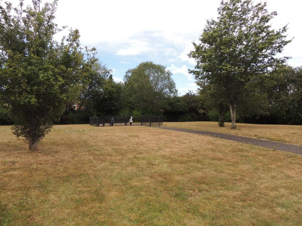 OUTLOOK TO THE REAR OF COMMUNAL GARDEN