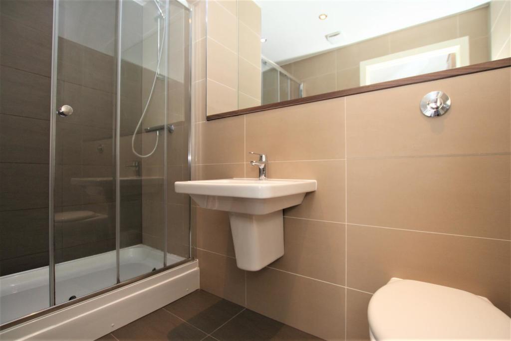 ensuite.jpg