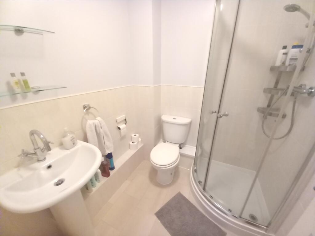 EN SUITE