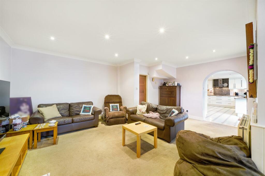 15 Langham Gardens - aWj6qm8pRxA0eXnq0BEf.jpg