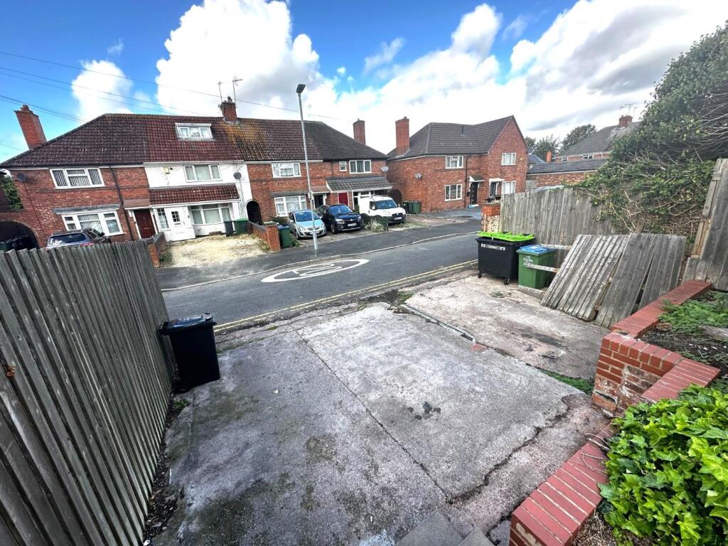 Hollyhedge driveway.jpeg