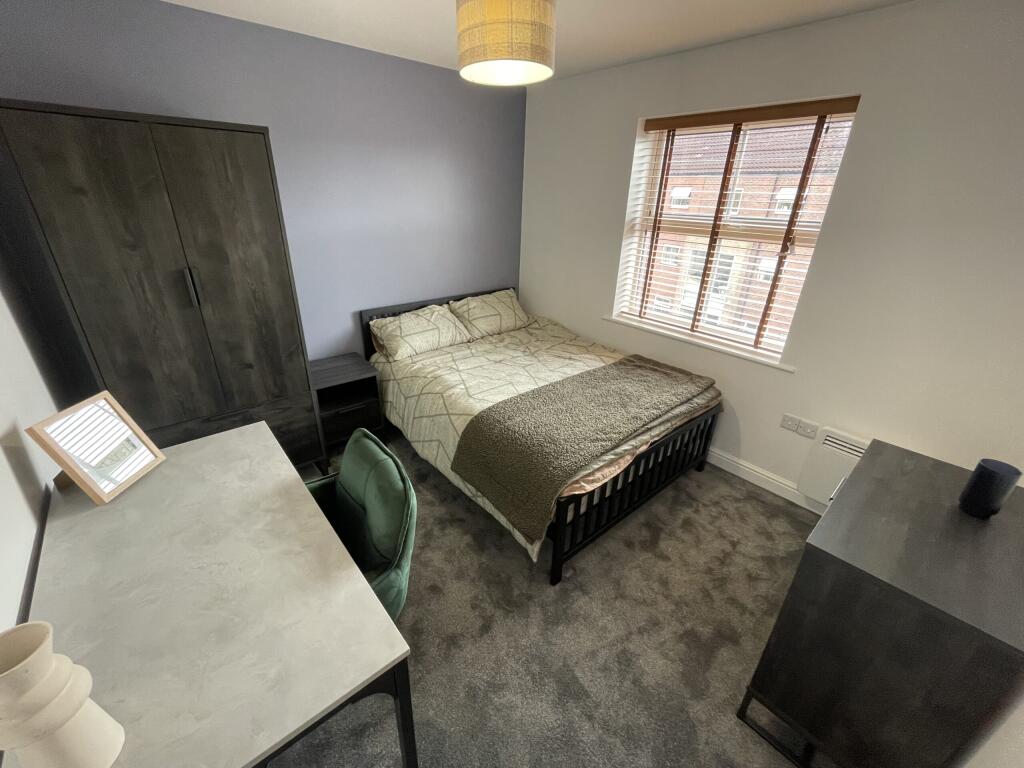 17 RIverside Drive - Bedroom.jpeg