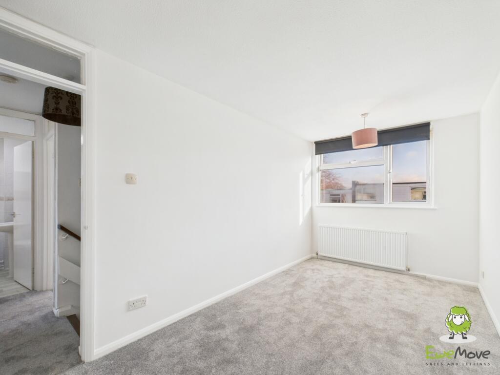 EweMove Estate Agents Basingstoke - Ribble Way - B