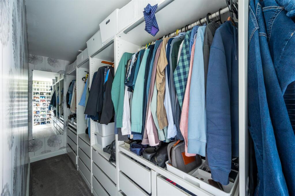 Walk in Wardrobe.jpg