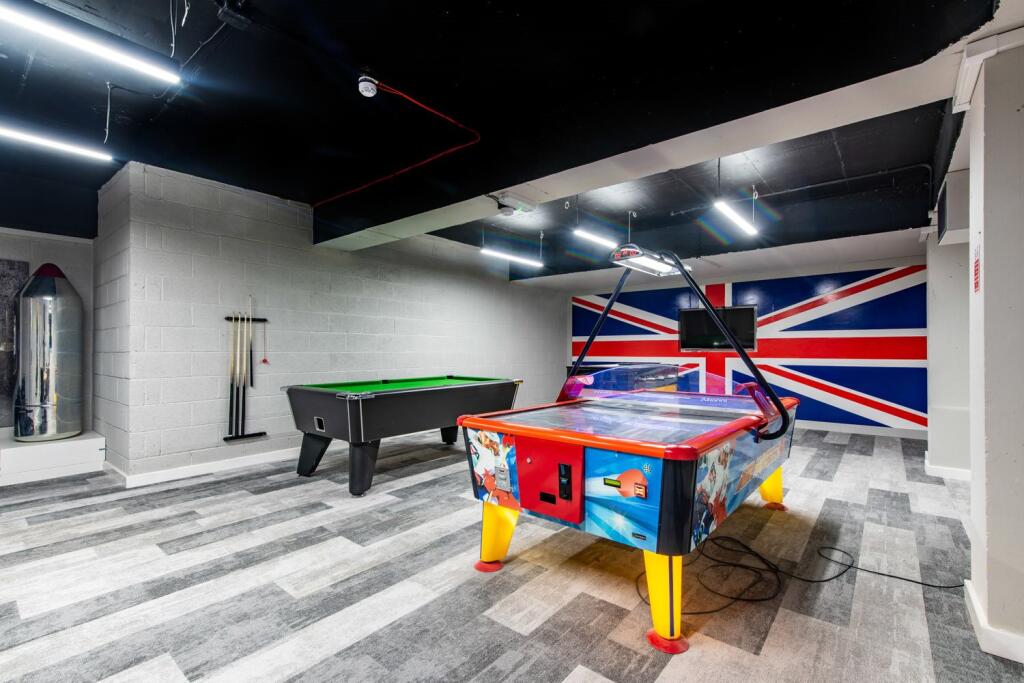Student Digs - Broad