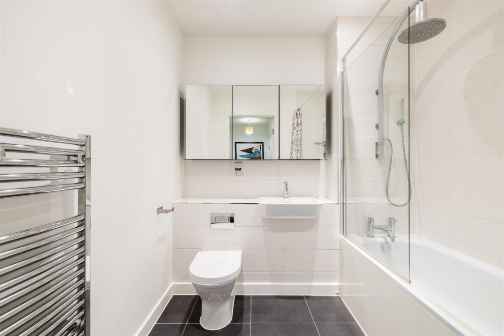 Atkins Square E8