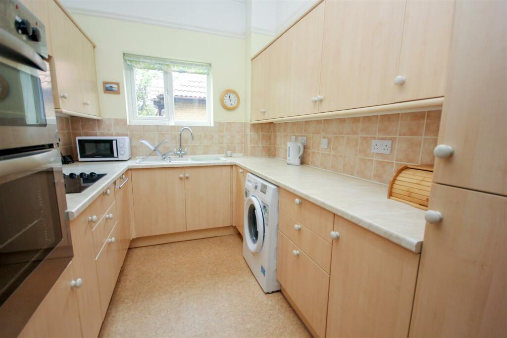 Kitchen1.jpg