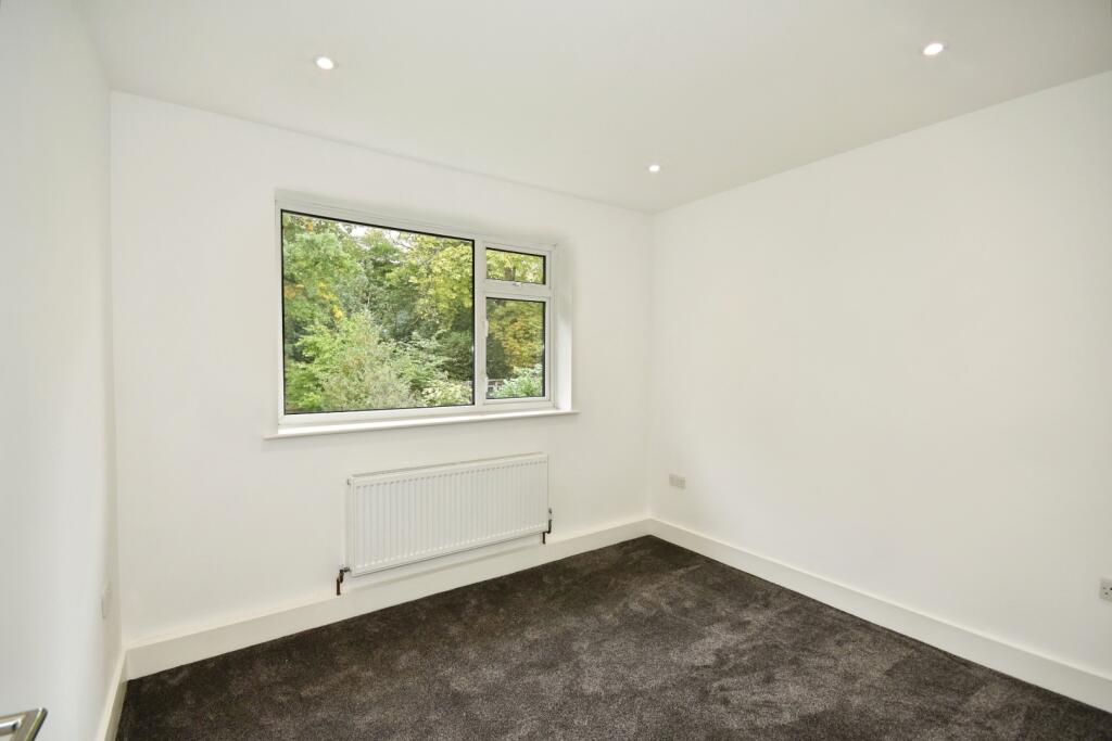 pbox-bedroom-321584.JPG