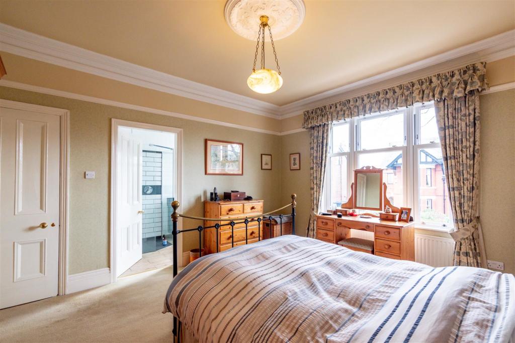 Bedroom 1 Aspect 2.jpg