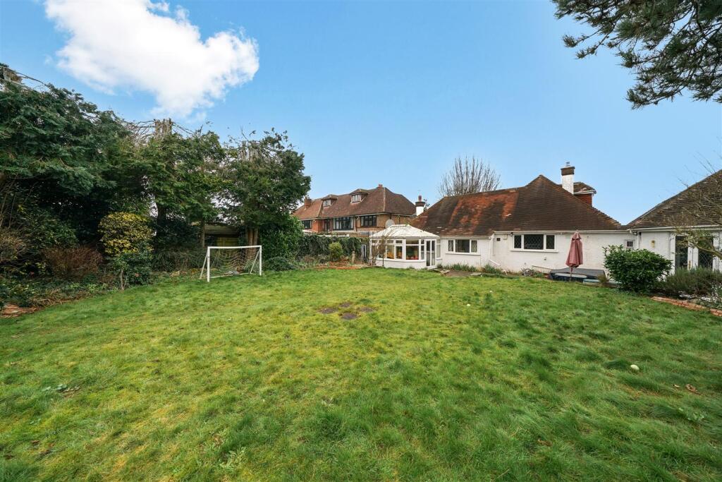 Externals - Banstead Road - qtYiQJFUUKepj2iD4VZr.j