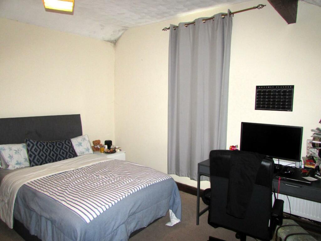 DroylsdenRd130bed5.JPG