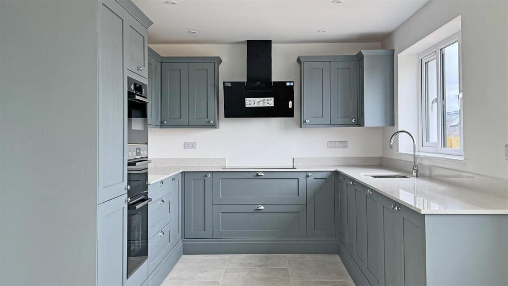 Kitchen 2.jpg