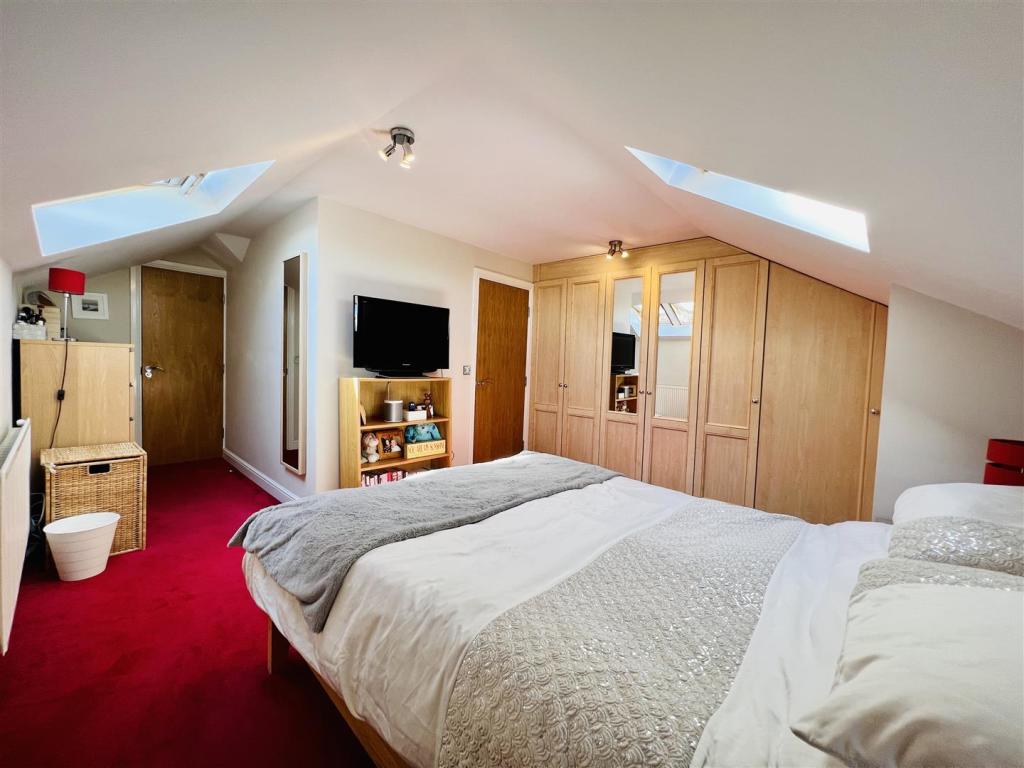Bedroom 1 Aspect 4.jpg