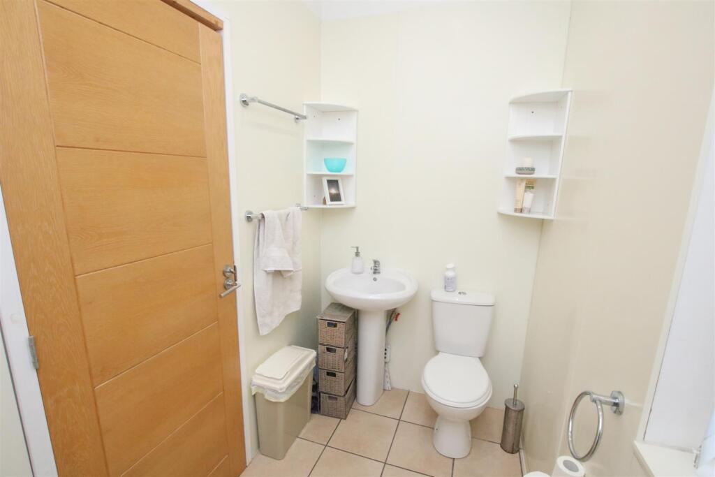 GROUND FLOOR SHOWER ROOM