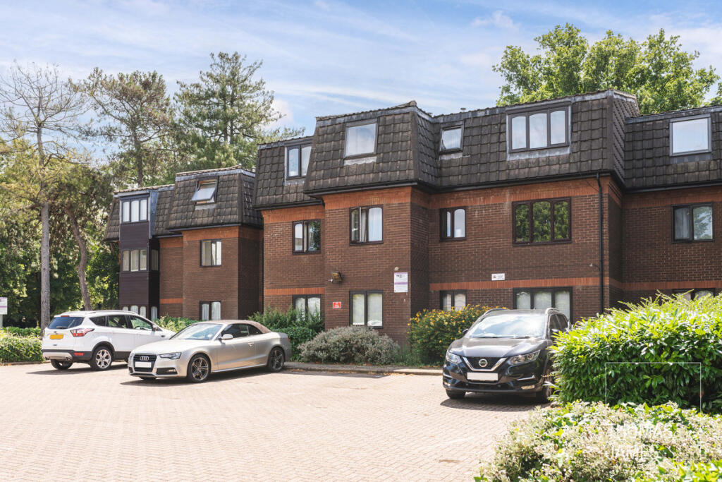 Woodridge Close, Enfield, EN2