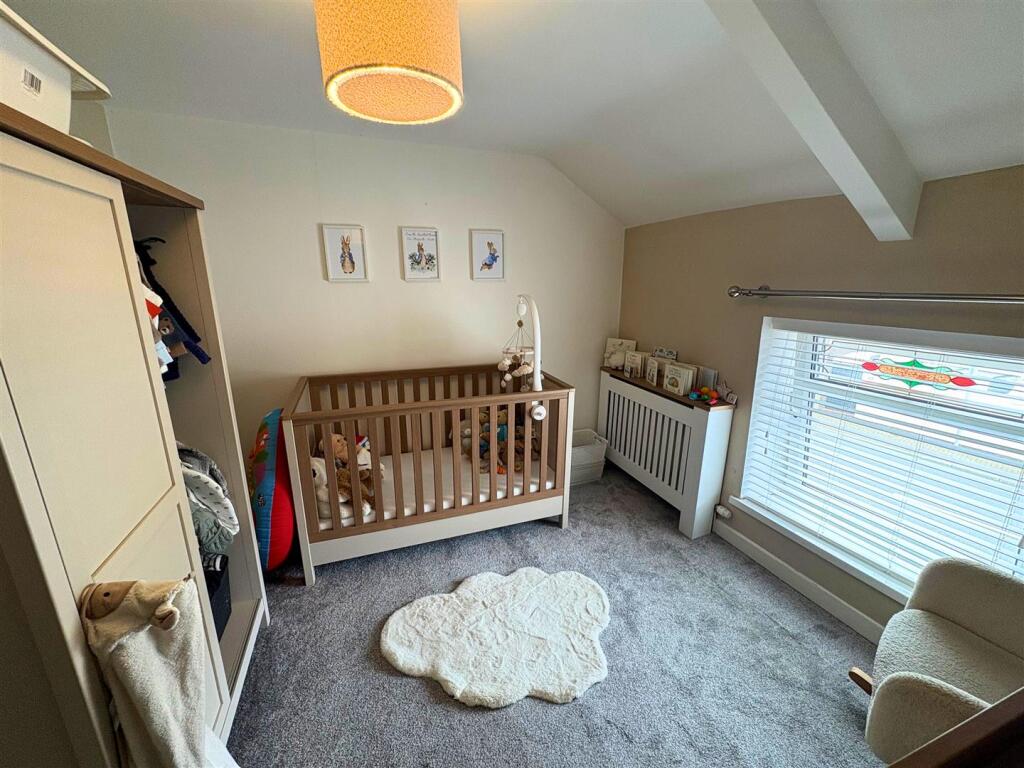 Bedroom 1b (edit).jpg