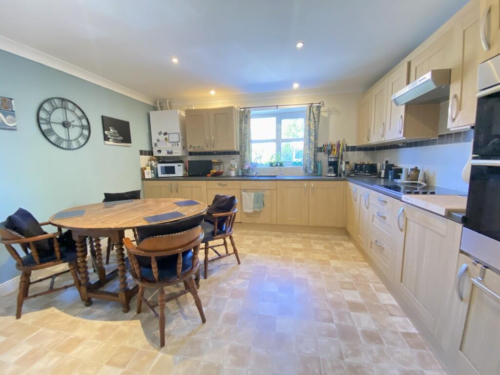 Kitce=hen Breakfa...