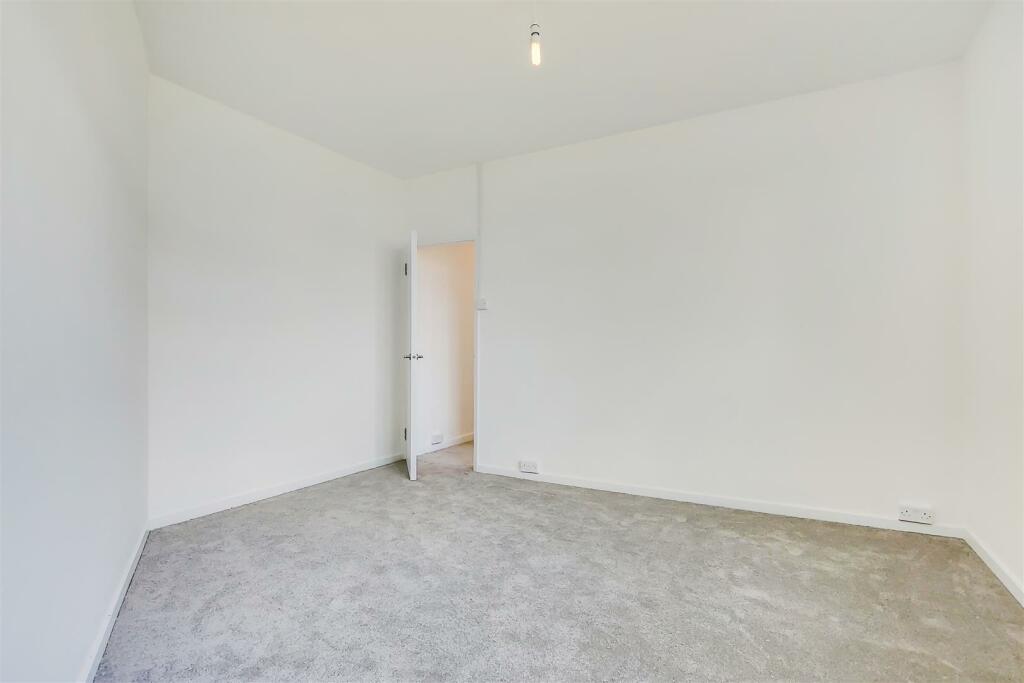 6_Main Bedroom-0.jpg