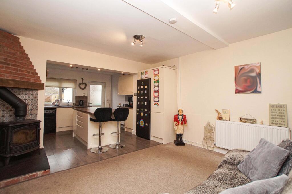 Lounge/Dining Kitchen